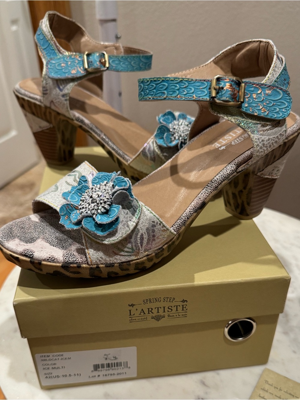 NIB $149 L’ARTISTE Wildcat Sandal Sz 42 10-11